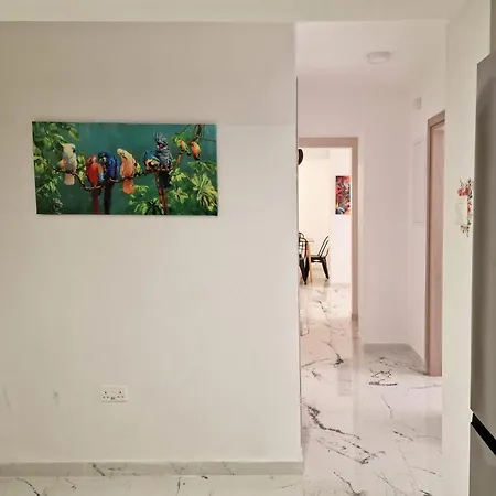 Apartment Parrots Paradise 100m From Finikoudes Beachfront *