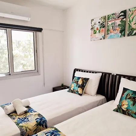 Apartment Parrots Paradise 100m From Finikoudes Beachfront Larnaca