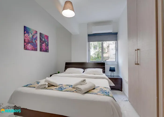 Parrots Paradise 100m From Finikoudes Beachfront * Larnaca