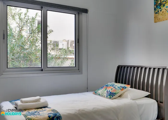 Lejlighed Parrots Paradise 100m From Finikoudes Beachfront *