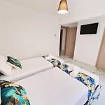 Parrots Paradise 100m From Finikoudes Beachfront *