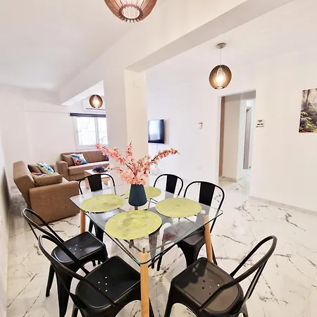 Apartmán Parrots Paradise 100m From Finikoudes Beachfront *