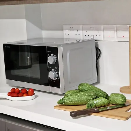 Apartmán Parrots Paradise 100m From Finikoudes Beachfront *