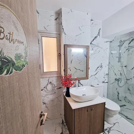 Apartmán Parrots Paradise 100m From Finikoudes Beachfront