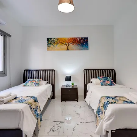 Апартаменты Parrots Paradise 100m From Finikoudes Beachfront *