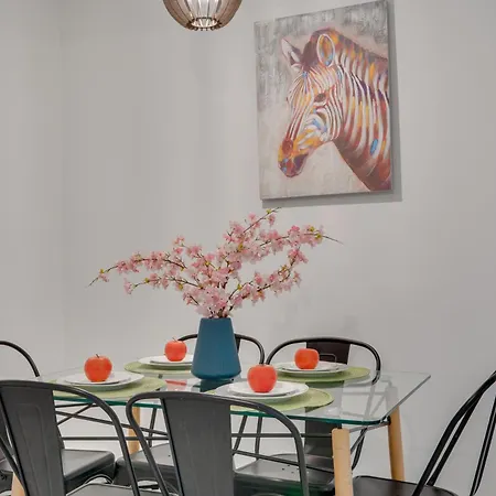 Parrots Paradise 100m From Finikoudes Beachfront Апартаменты