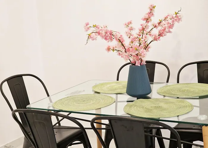 Parrots Paradise 100m From Finikoudes Beachfront Апартаменты *