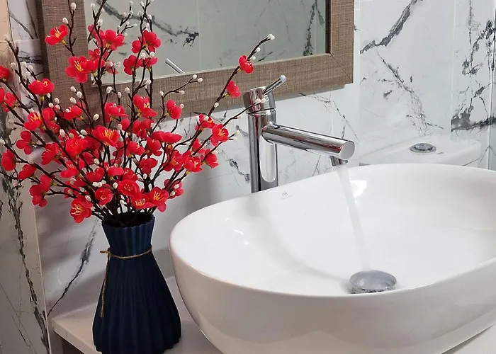 Апартаменты Parrots Paradise 100m From Finikoudes Beachfront *