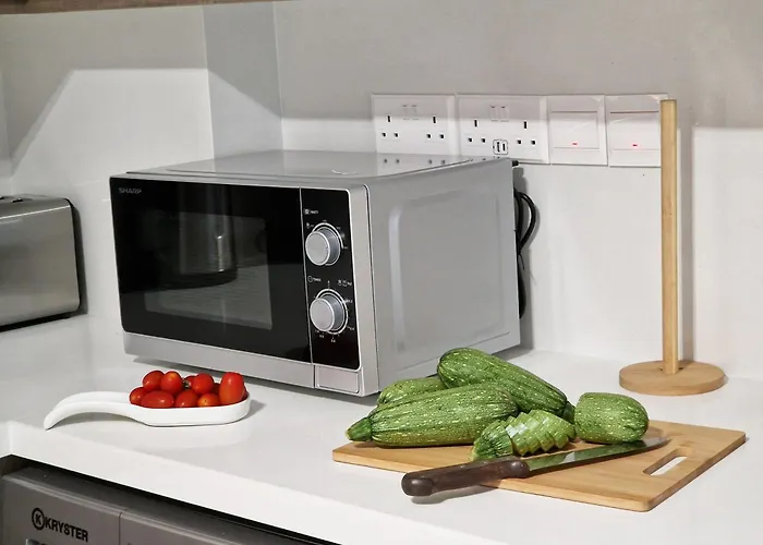 Апартаменты Parrots Paradise 100m From Finikoudes Beachfront *