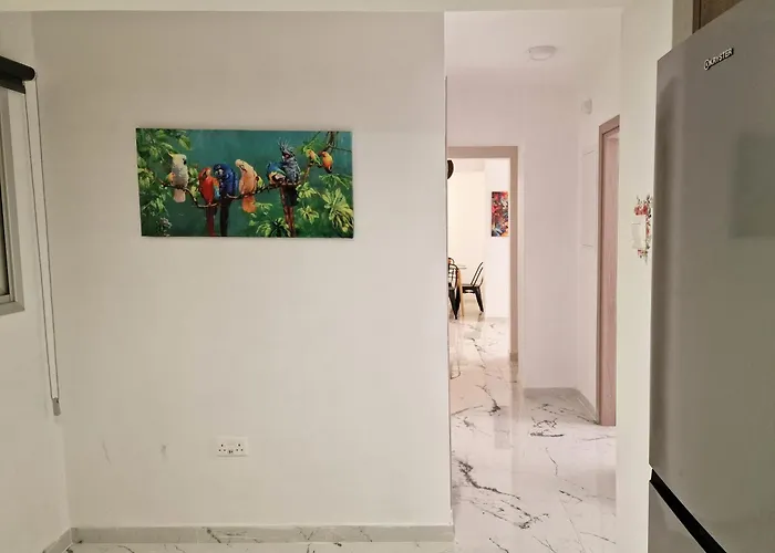 Апартаменты Parrots Paradise 100m From Finikoudes Beachfront *