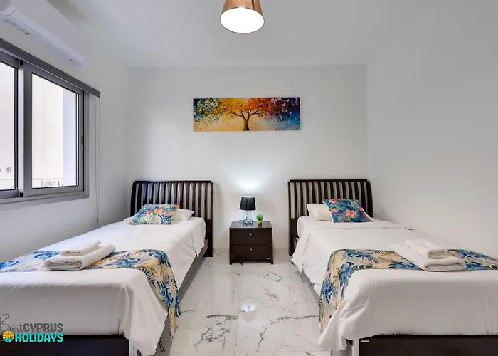 Апартаменты Parrots Paradise 100m From Finikoudes Beachfront *